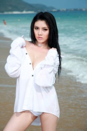 女裸全身奶胸罩_高清全集在线观看